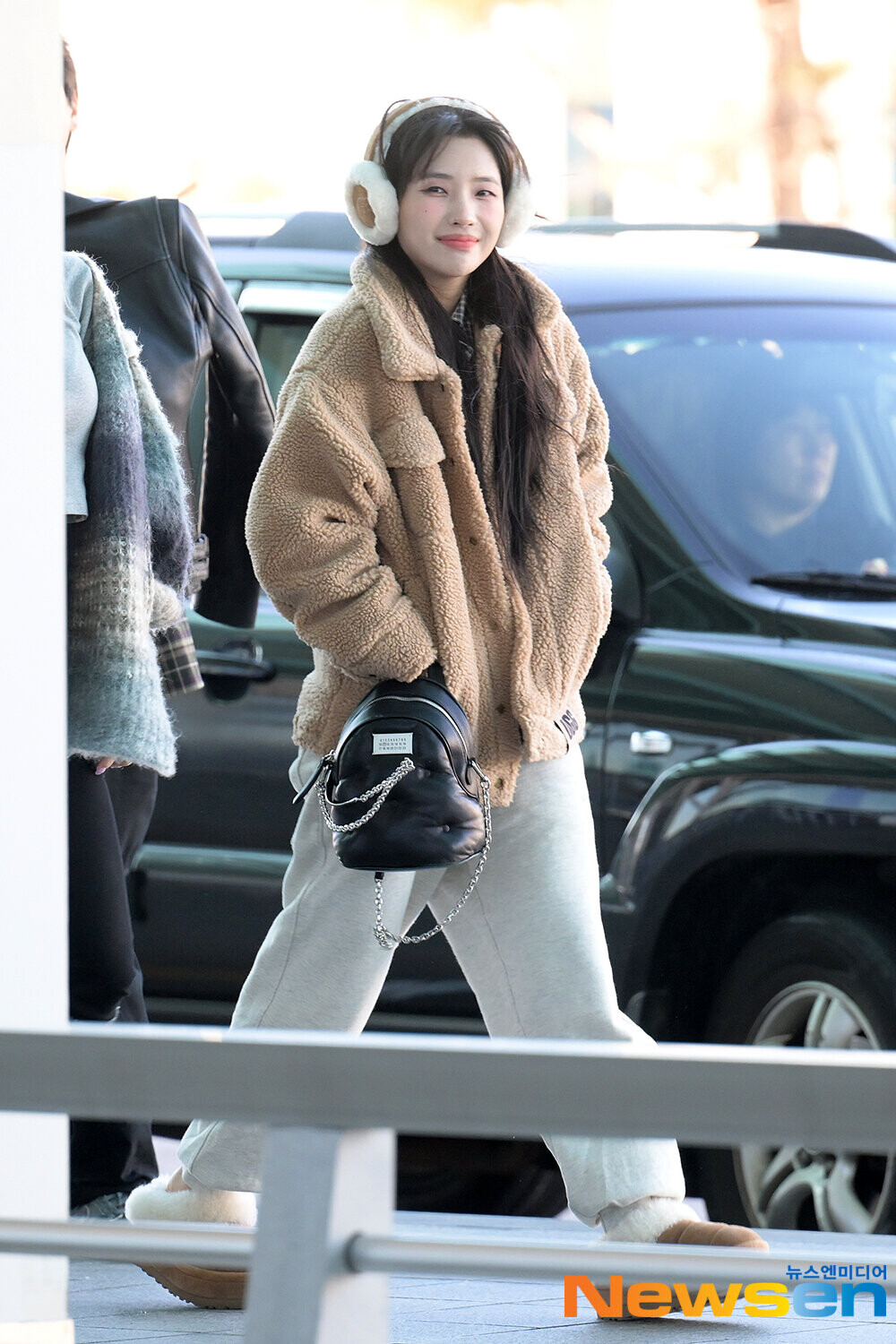 231110 (G)I-DLE Soyeon at Incheon International Airport | kpopping