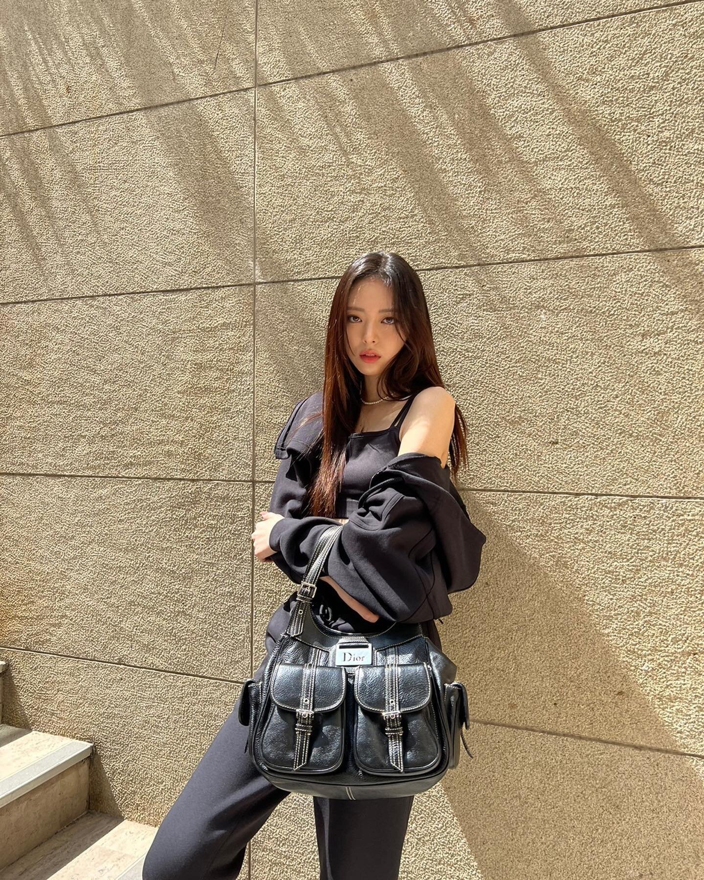 220413 ITZY Instagram Update - Yuna | kpopping