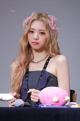 220724 ITZY Yuna - Fansign Event
