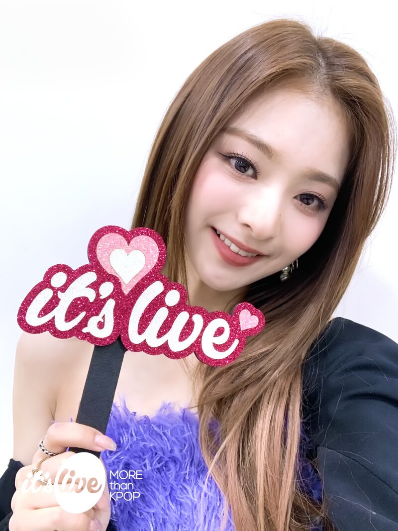 220203 itsLIVE Twitter Update - fromis_9 documents 3