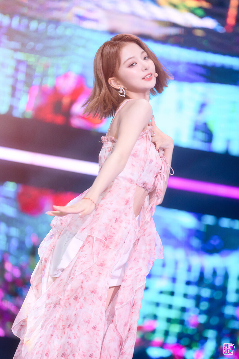 220710 fromis_9 Nagyung - 'Stay This Way' at Inkigayo documents 3