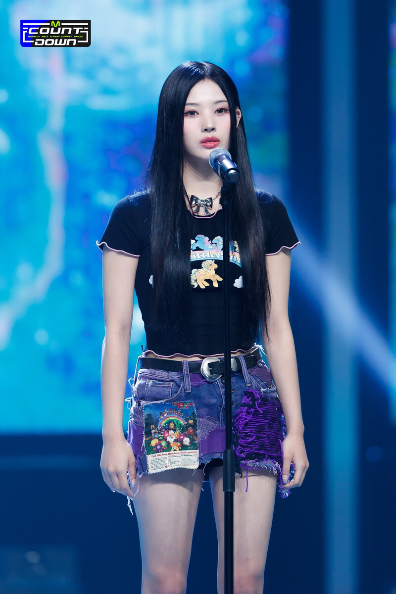 220922 NMIXX Lily - 'DICE' & 'COOL (Your rainbow)' at M COUNTDOWN documents 14