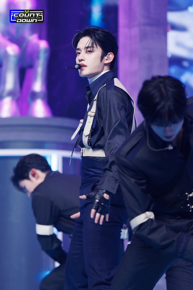 231109 ZEROBASEONE Jiwoong - "Crush" and "Melting Point" at M Countdown documents 8