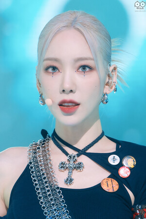 220220 Taeyeon - 'INVU' at Inkigayo