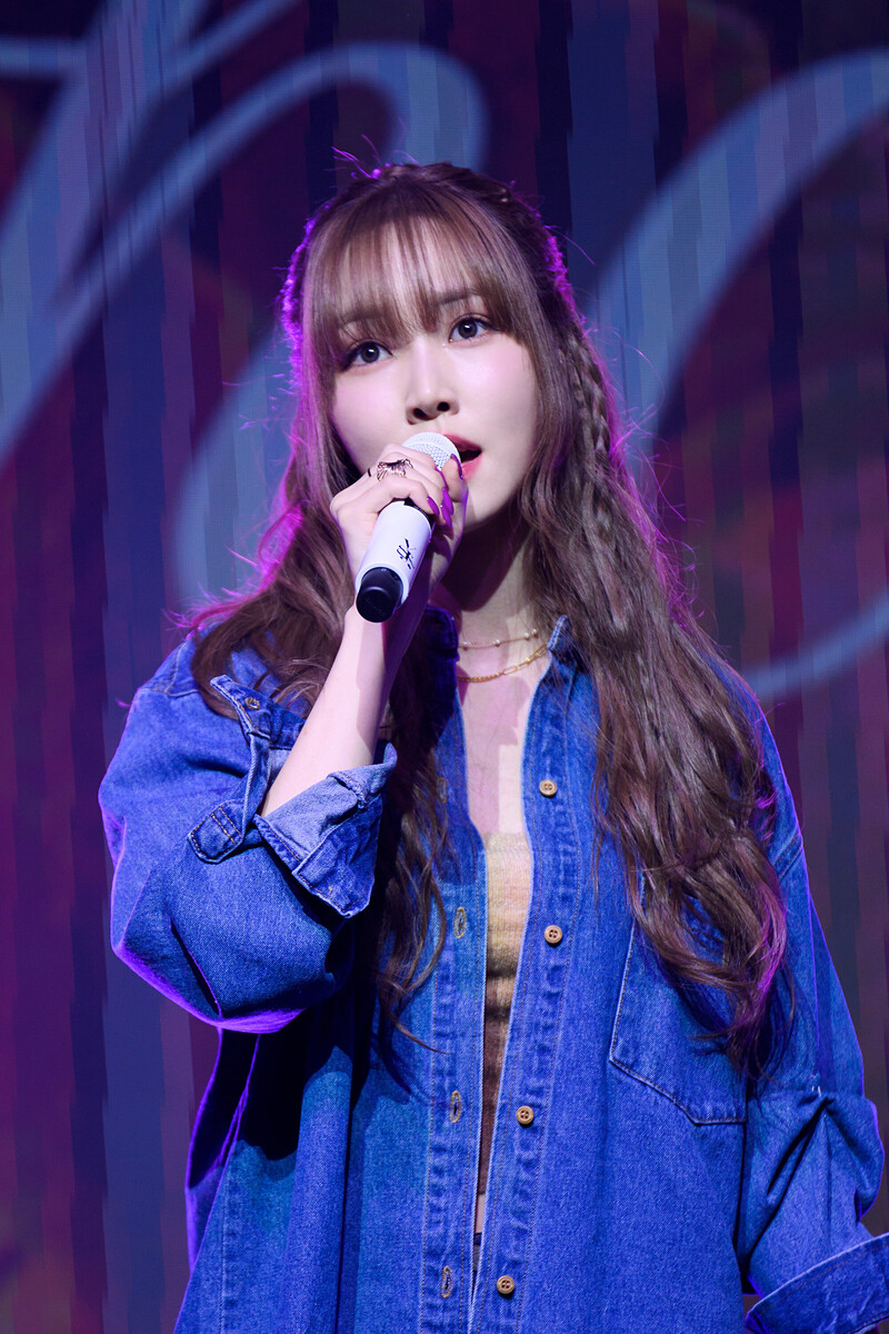 230307 Yuju at 'O' Showcase documents 8