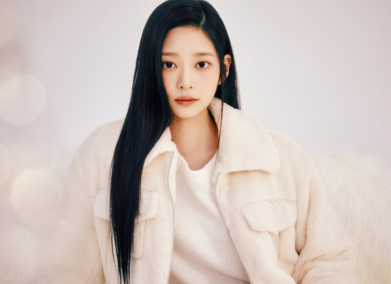 Kim Minju for Citybreeze 22CW CTBRZ "Winter Shining with MINJU" documents 3