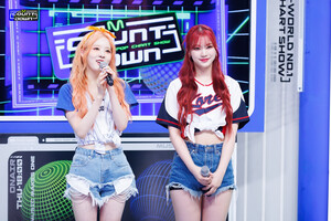 230824 STAYC Sieun & Isa - Special MCs at M COUNTDOWN