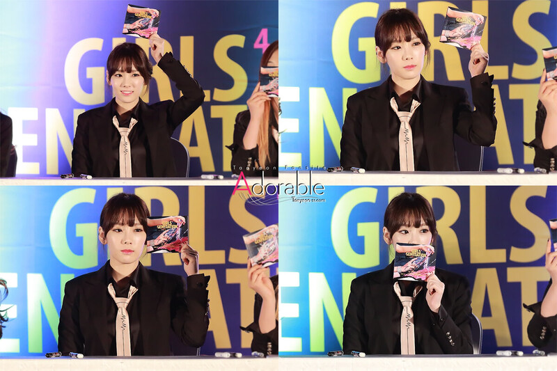 140316 Girls' Generation Taeyeon at Cheonggye Plaza Fansign documents 4