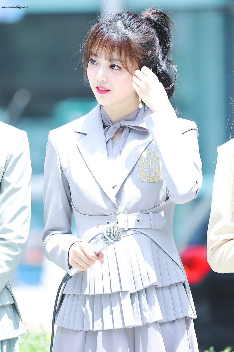 190615 Weki Meki Suyeon at Mini Fanmeet documents 2