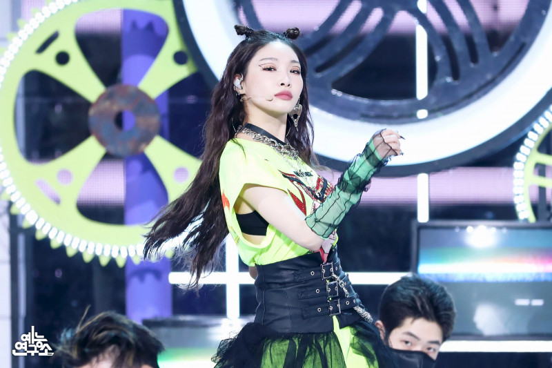 210220 Chungha - 'Bicycle' at Music Core (MBC Naver Post) | kpopping