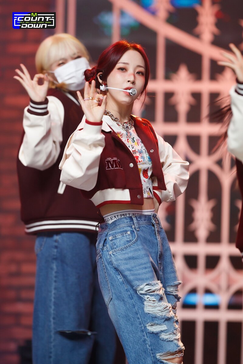 220120 Moon Byul - 'LUNATIC' at M COUNTDOWN documents 30