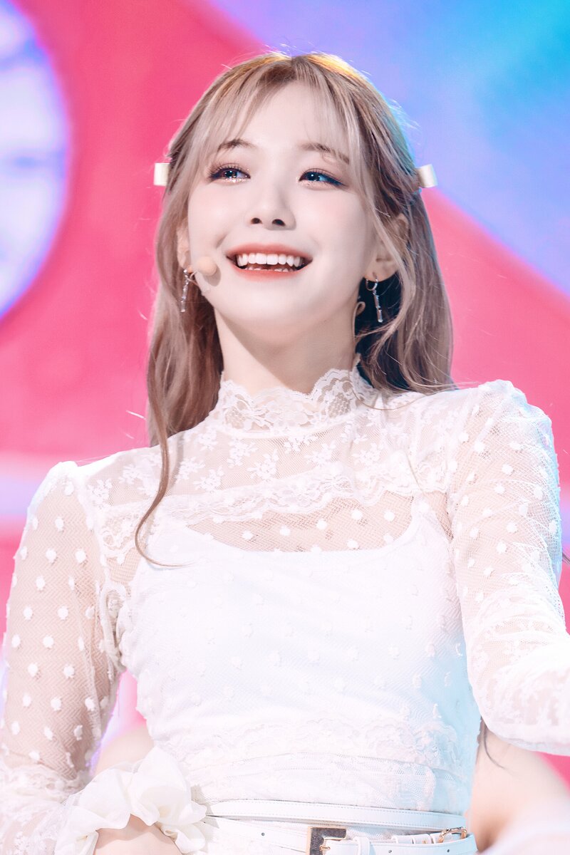 220123 fromis_9 Jiheon - 'DM' at Inkigayo documents 4