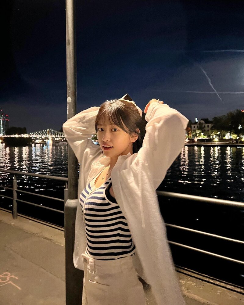 220517 Yujin Instagram Update documents 1