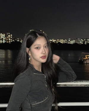 241026 fromis_9 Seoyeon Instagram Update