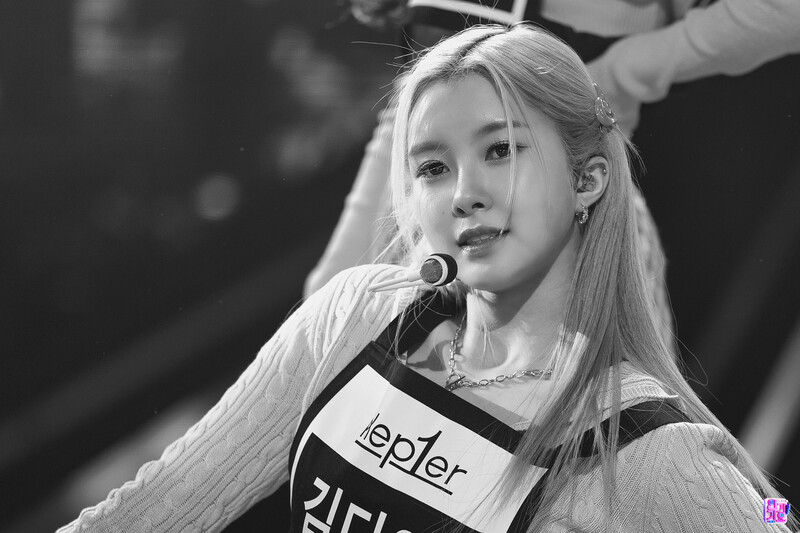 220123 Kep1er Dayeon - 'WA DA DA' at Inkigayo documents 8