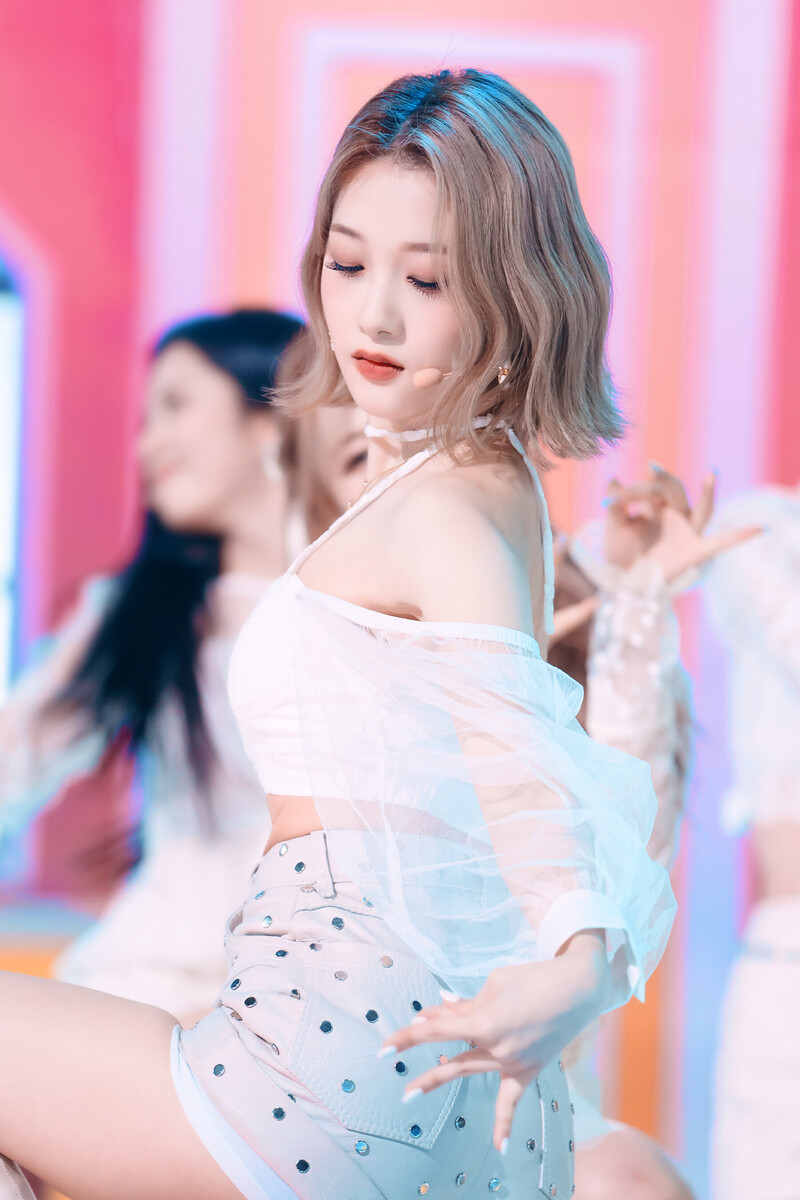 220123 fromis_9 Seoyeon - 'DM' at Inkigayo documents 10