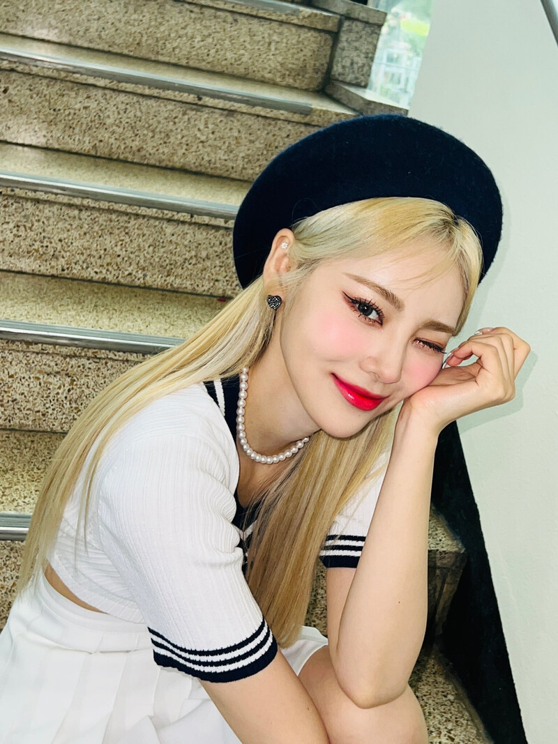 220702 LOONA Twitter Update - JinSoul documents 7