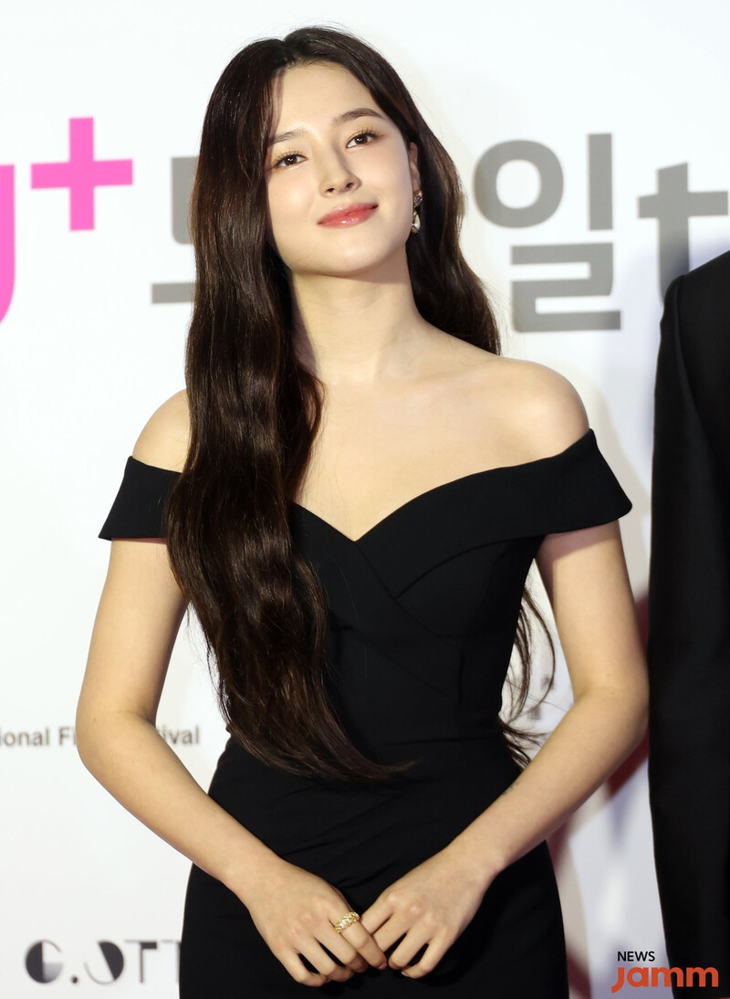 231008 Nancy at 28th BUSAN International Film Festival (BIFF) documents 2