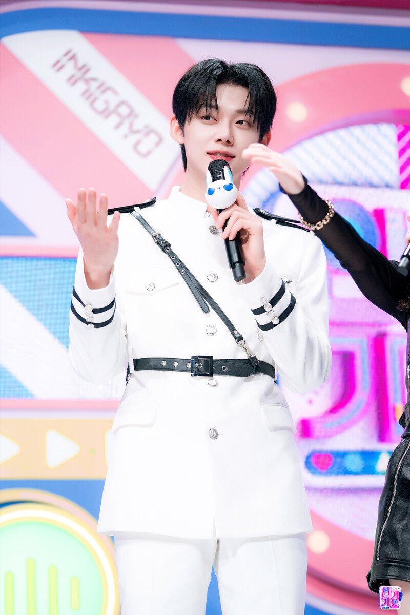 231112 MC Yeonjun at Inkigayo documents 3