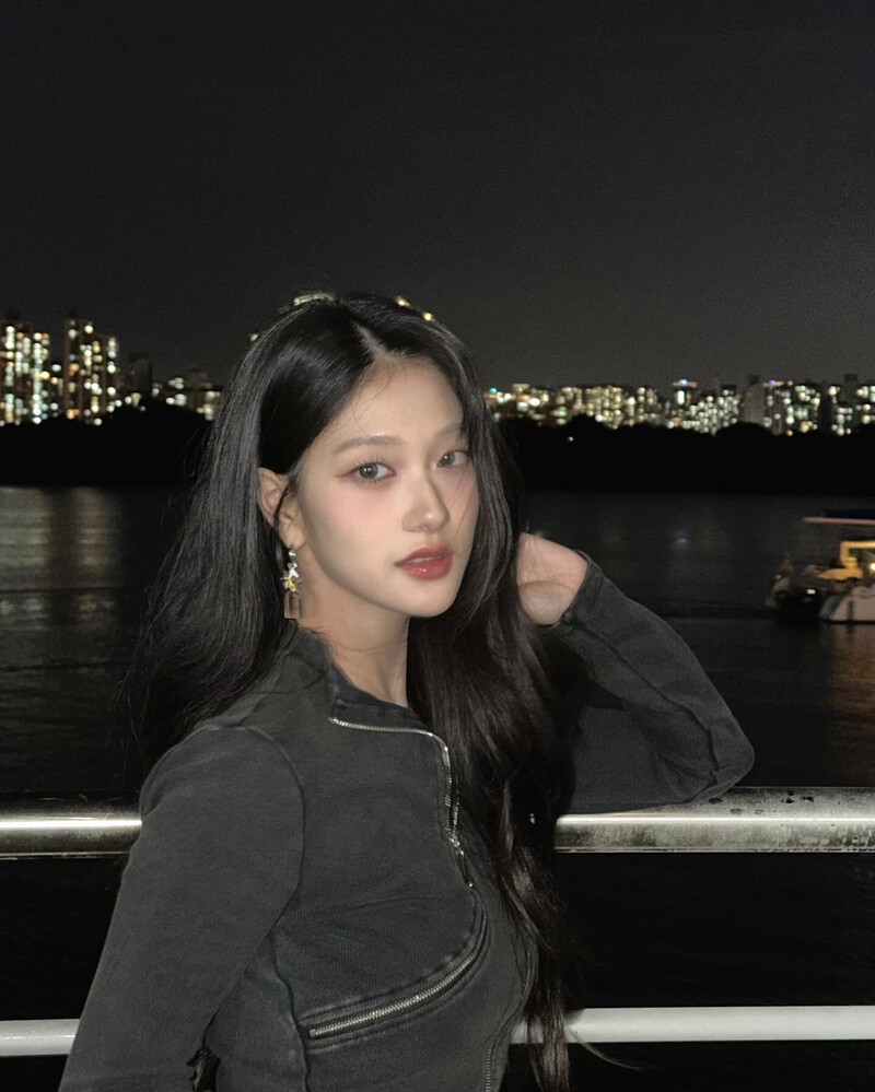 241026 fromis_9 Seoyeon Instagram Update documents 1