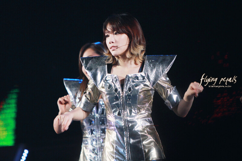 110909-10 Girls' Generation Taeyeon at Girls' Generation 2011 Tour in Taiwan documents 15