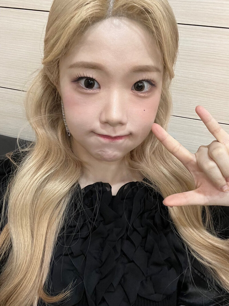 221029 CLASS:y Twitter update - Chaewon documents 2