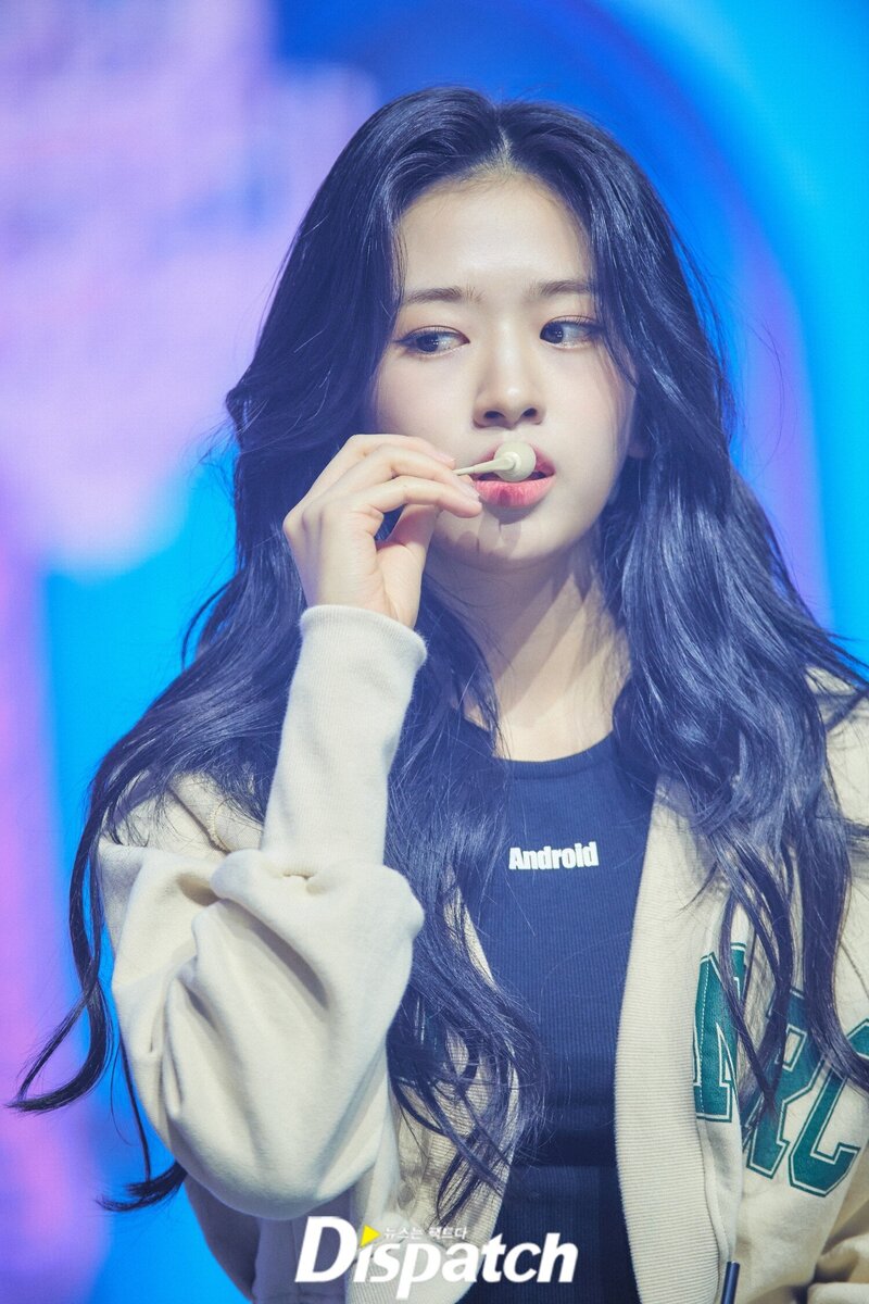 220406 IVE Yujin - "LOVE DIVE" Showcase Rehearsal by Dispatch documents 5