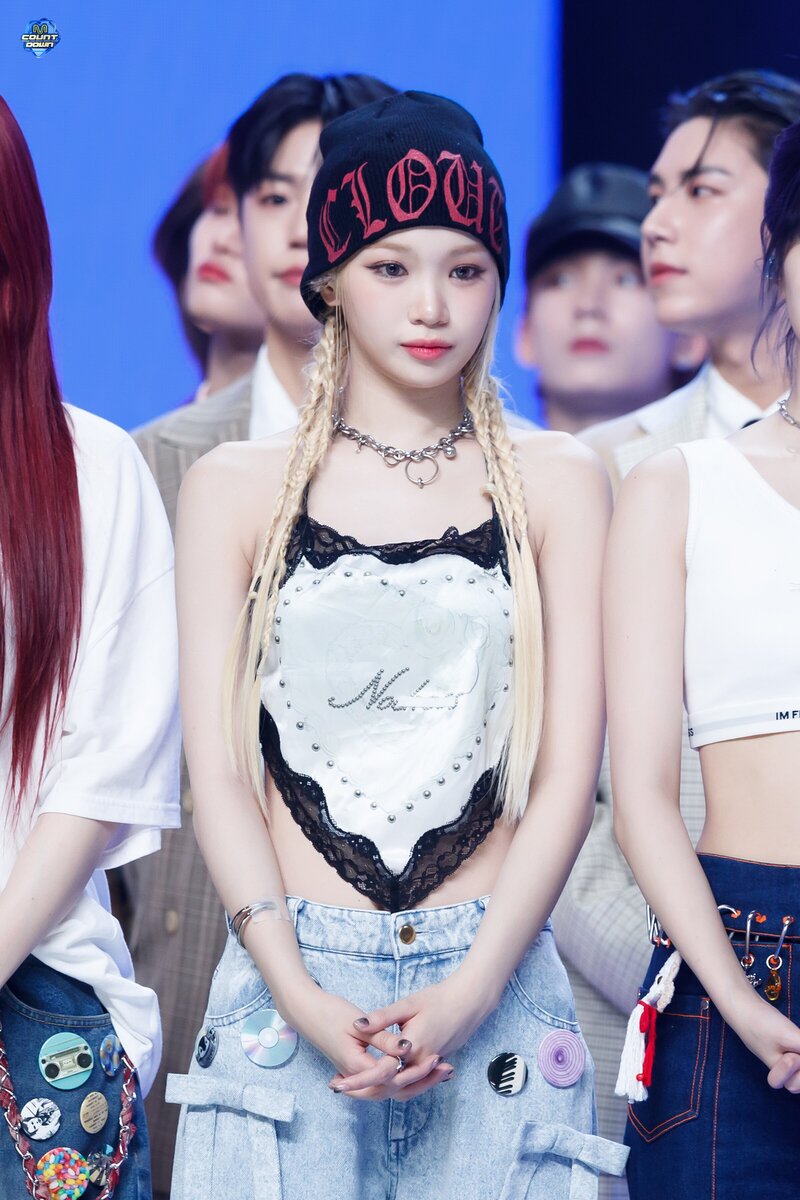 240307 LE SSERAFIM Chaewon - 'EASY' and 'Smart' at M Countdown documents 6