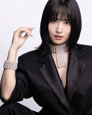 TWICE Momo for TASAKI 2024