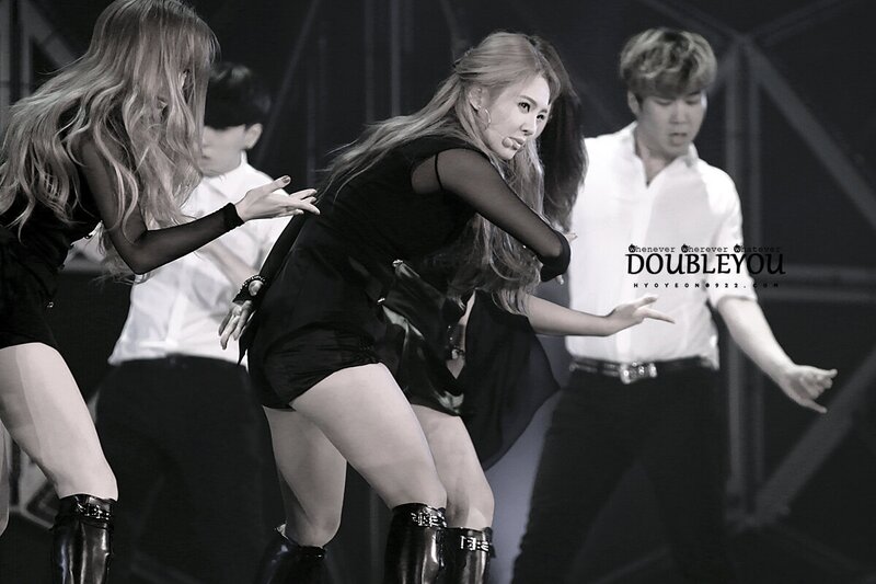 140815 Girls' Generation Hyoyeon at SMTOWN in Seoul documents 2