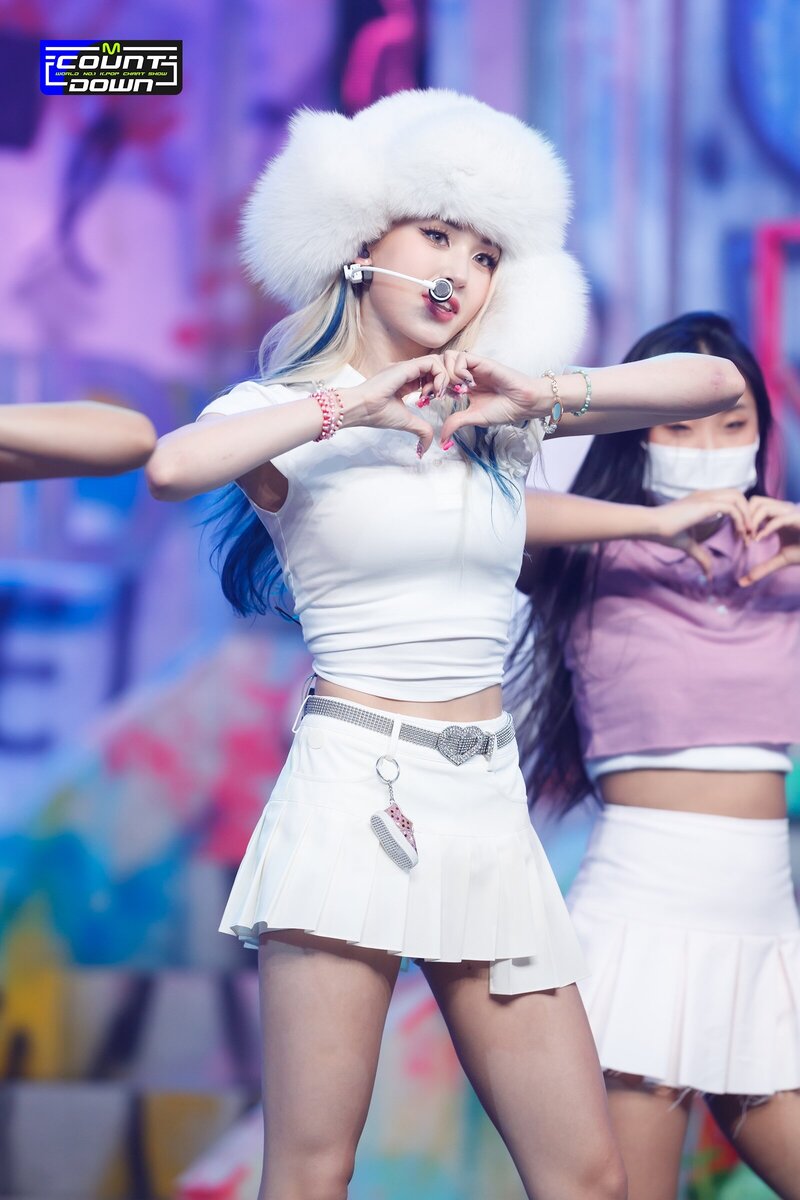 211104 SOMI - 'XOXO' at M Countdown documents 11