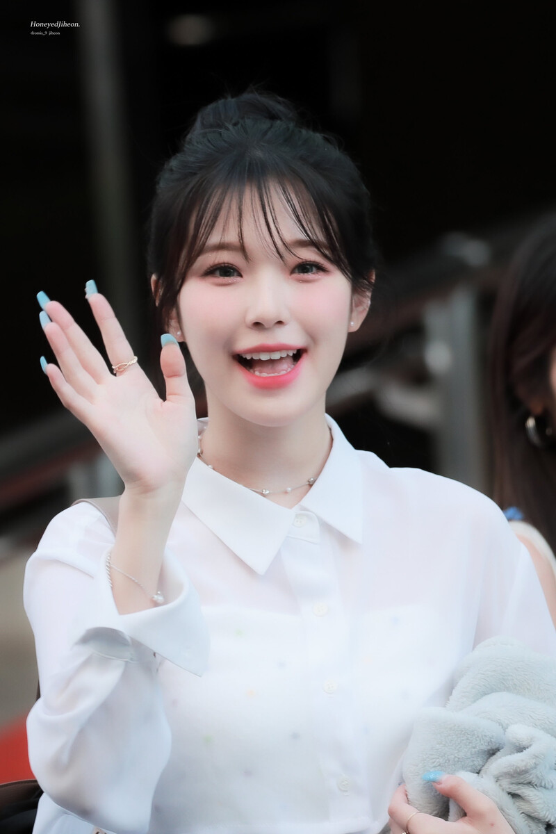 220715 fromis_9 Jiheon documents 2