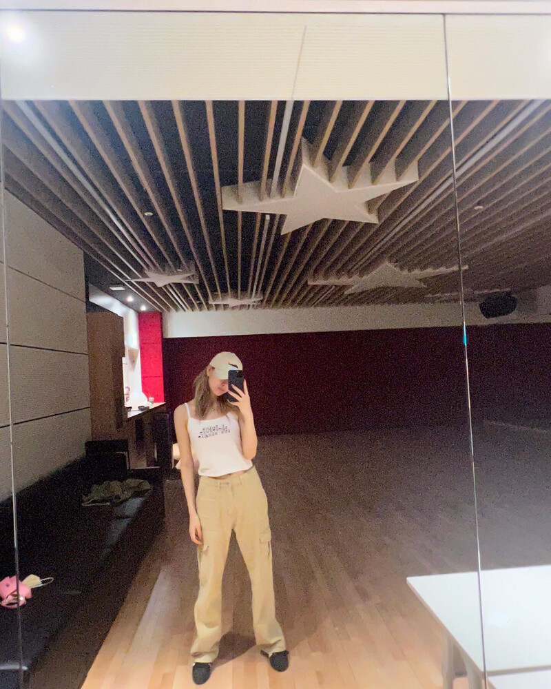 220914 ITZY Instagram Update - Yuna documents 6