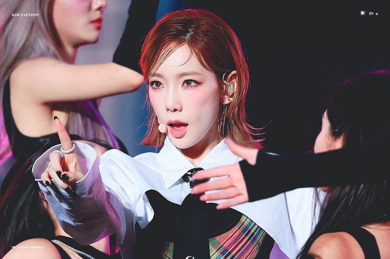 22820 Taeyeon at SMTOWN LIVE 2022: SMCU EXPRESS documents 2