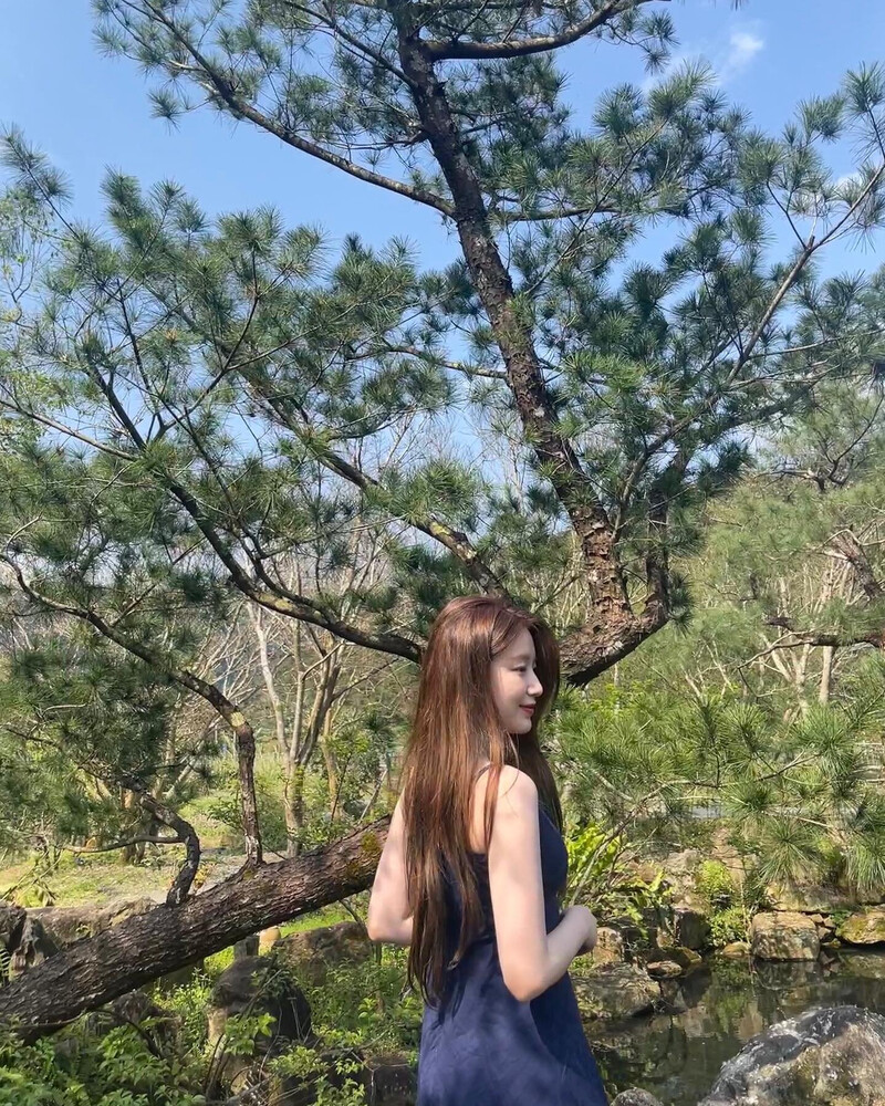 230327 (G)I-DLE Shuhua Instagram Update documents 2