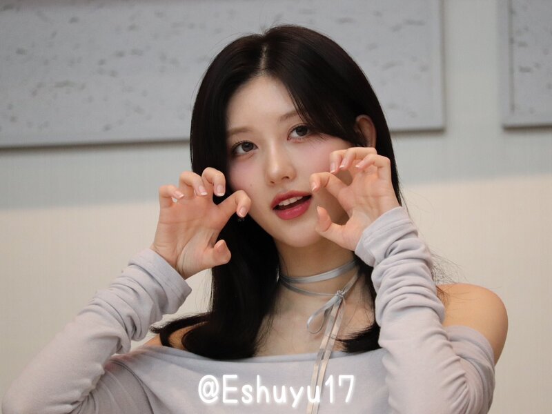240209 Gaeul at Fansign Event in Japan documents 6
