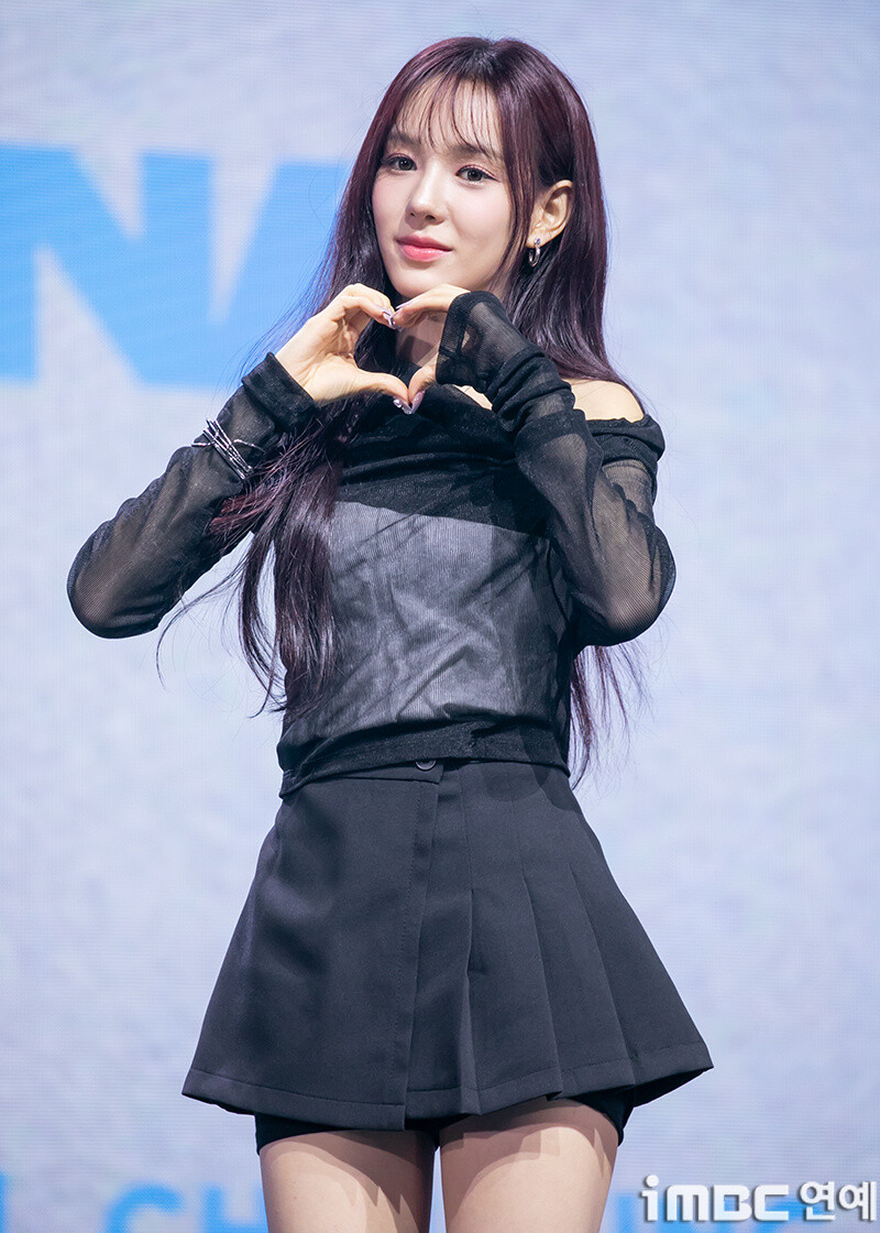 241125 izna Ryu Sarang - at First mini-album 'N/a' Showcase Event documents 1