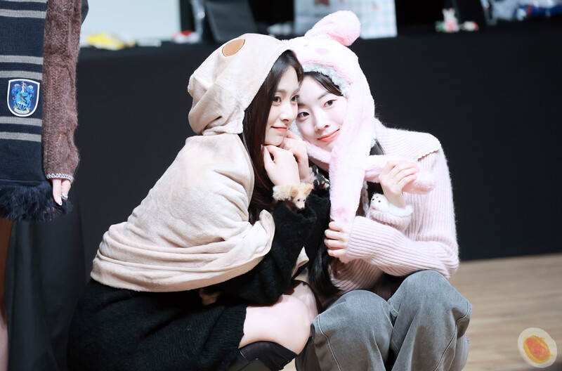 241216 TWICE Dahyun & Tzuyu - Music Korea Fansign documents 3