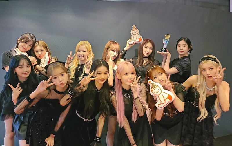 official_izone-En7KK9JVQAAUrTM-20201128-10-35.jpg