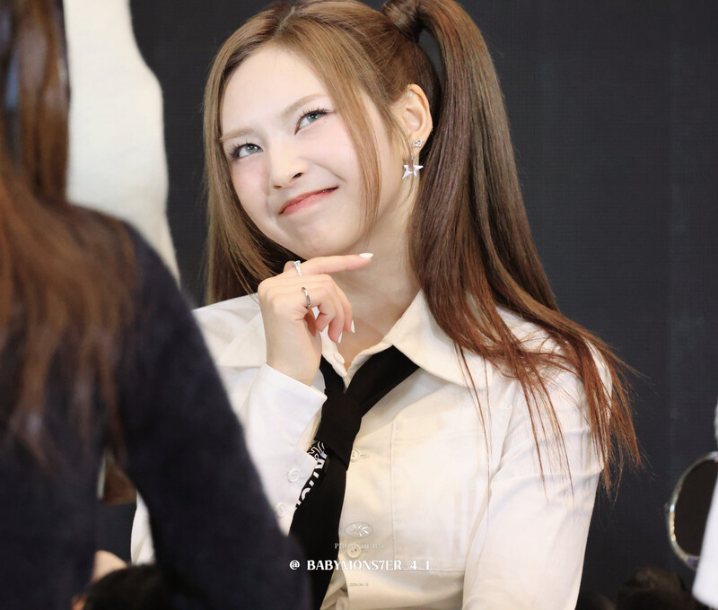 240413 BABYMONSTER Chiquita - YG Fansign Event documents 4