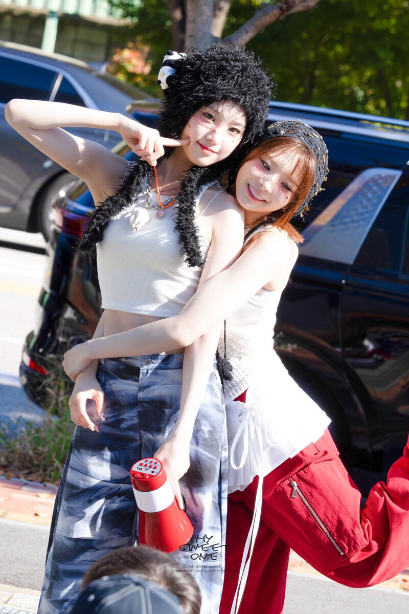 241026 tripleS JiYeon & Kotone at Show Music Core Mini Fanmeeting documents 2