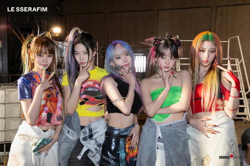 LE SSERAFIM 4th Mini Album 'CRAZY' JACKET - Photo Sketch documents 3