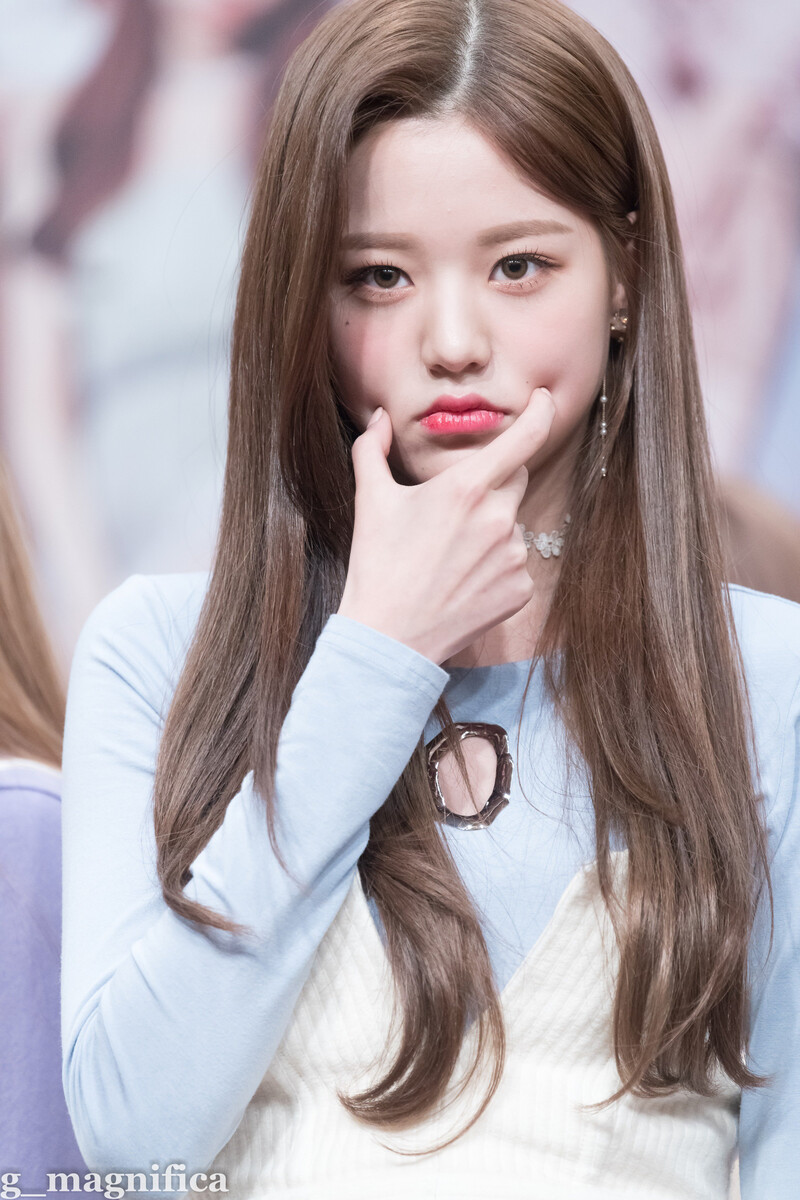 181117 IZ*ONE Wonyoung at Fansign documents 23