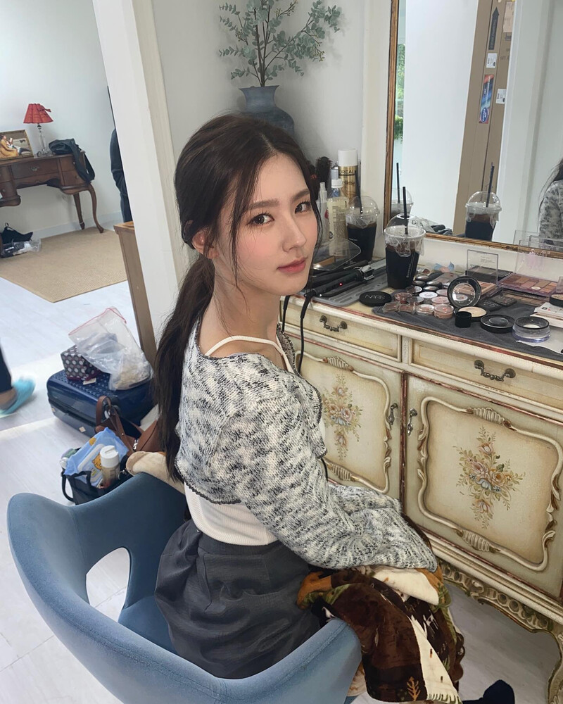 211028 (G)I-DLE Miyeon Instagram Update documents 4