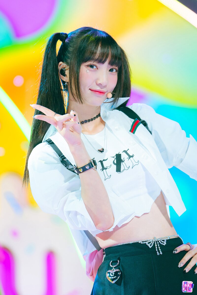 230730 OH MY GIRL Yubin - 'Summer Comes' at Inkigayo documents 1