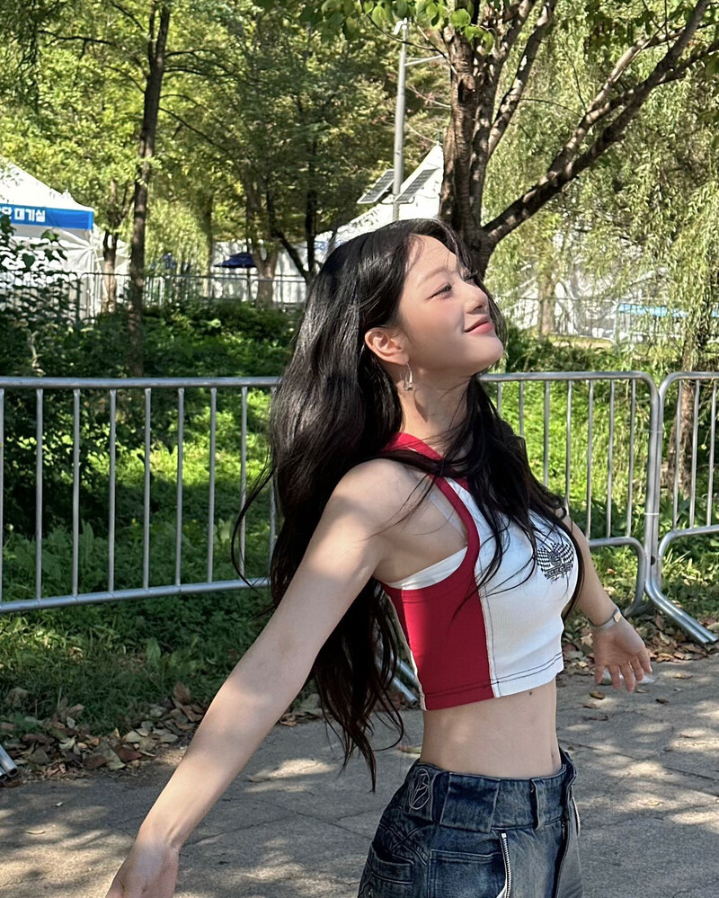 240929 fromis_9 Seoyeon Instagram Update documents 4