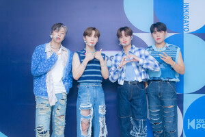 221009 SBS Twitter Update- AB6IX at INKIGAYO Photowall