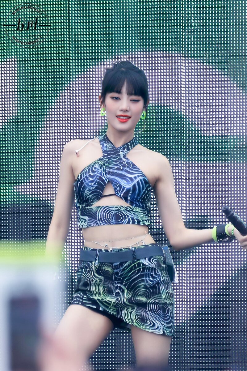 220626 (G)I-DLE Minnie at Waterbomb Festival documents 12
