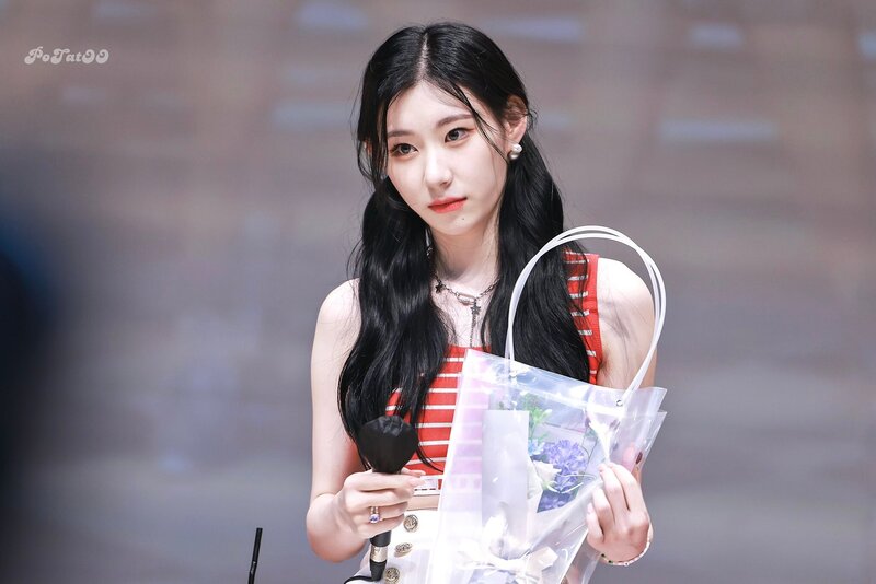 220728 ITZY Chaeryeong - WITHMUU Fansign documents 1