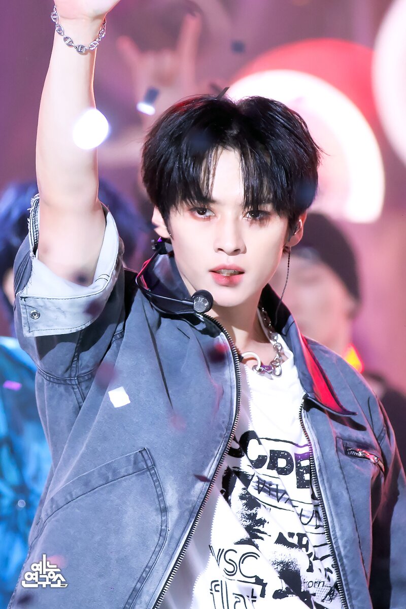 231111 Stray Kids Lee Know - "Rock-Star" at Music Core documents 1